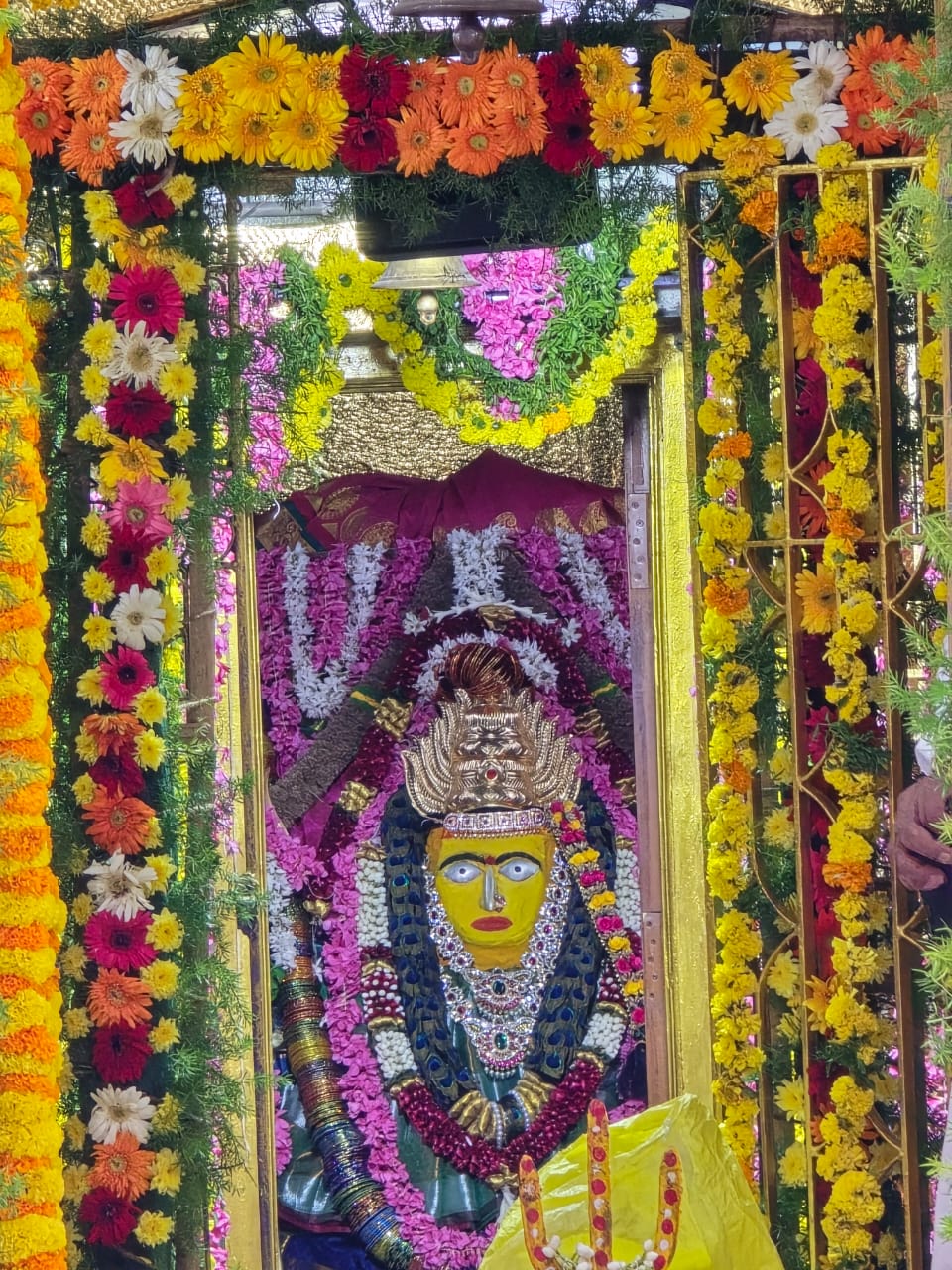 Amma varu alankaram with flower decorations
